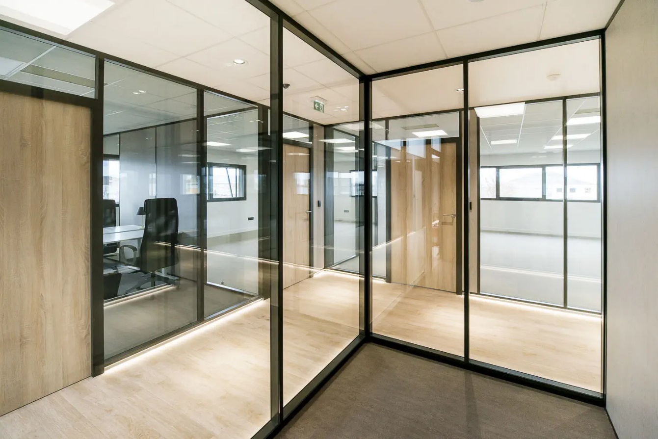 پارتیشن اداری ترکیبی از شیشه و ام دی اف