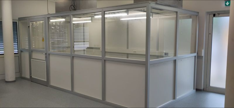 پرتیشن اداری ترکیبی از فلز و شیشه
