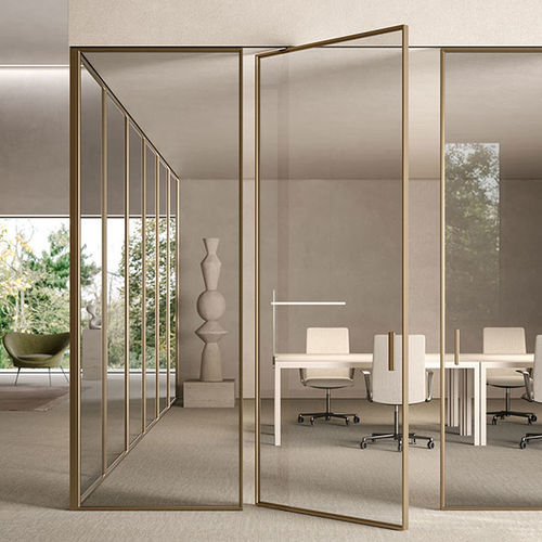 پارتیشن اداری مکان انتقال نور بیشتری به فضاهای مرکزی ساختمان فراهم میشود.